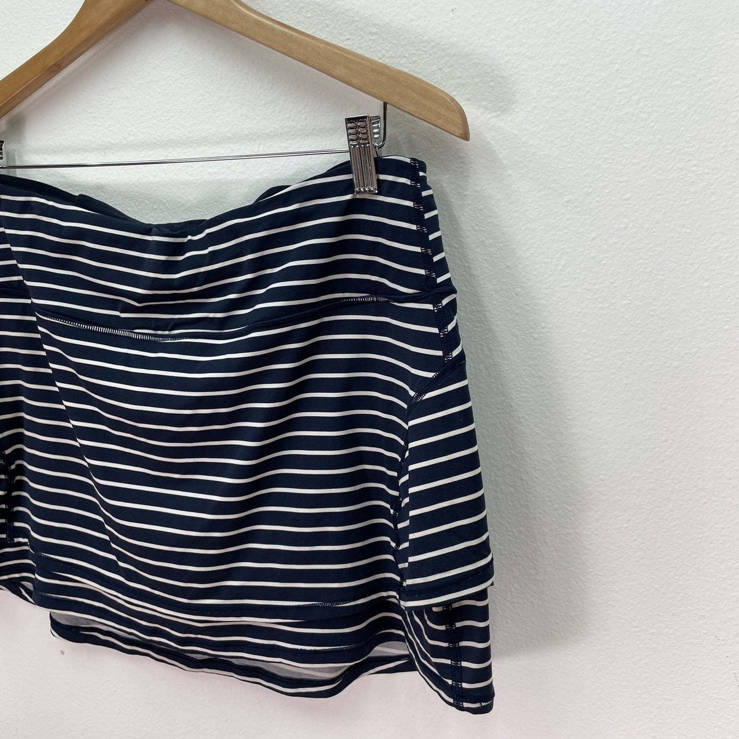 Athleta Stripe Tiered Athletic Skort Blue White Womens Large