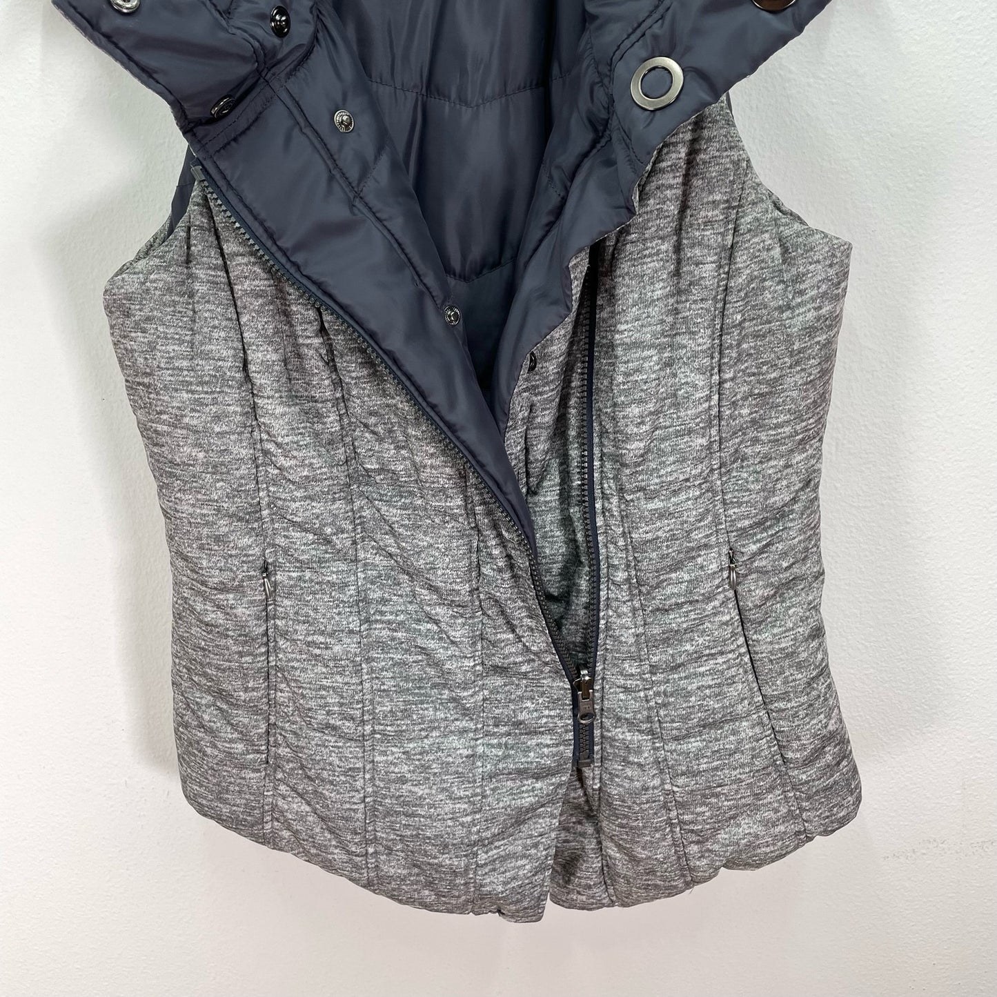 Zella Insulated Reversible Puffer Vest Gray White Womens Small1